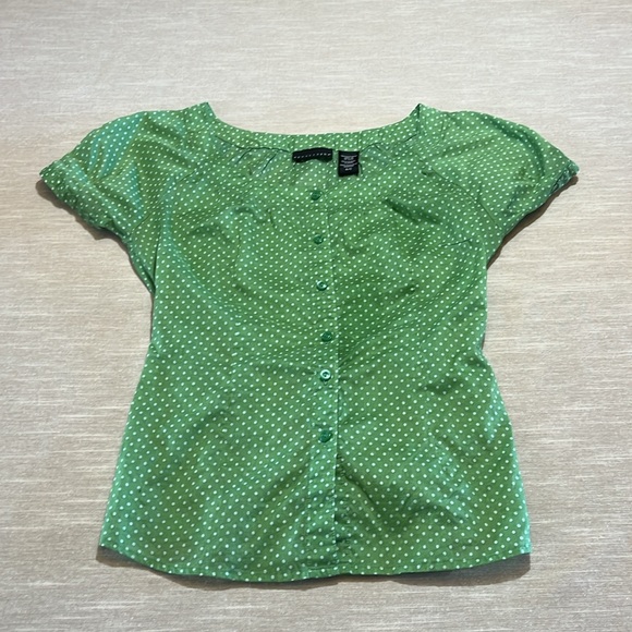 🔥price drop🔥 Apostrophe green and white polka dot  short sleeve top. Size S - Picture 3 of 5